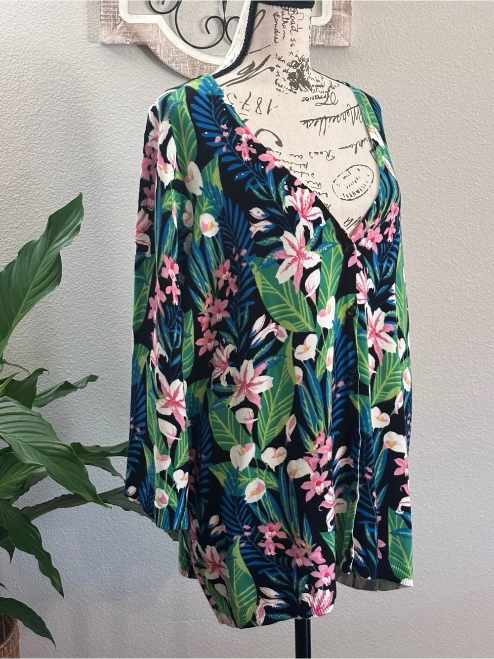 Quacker Factory lightweight neck